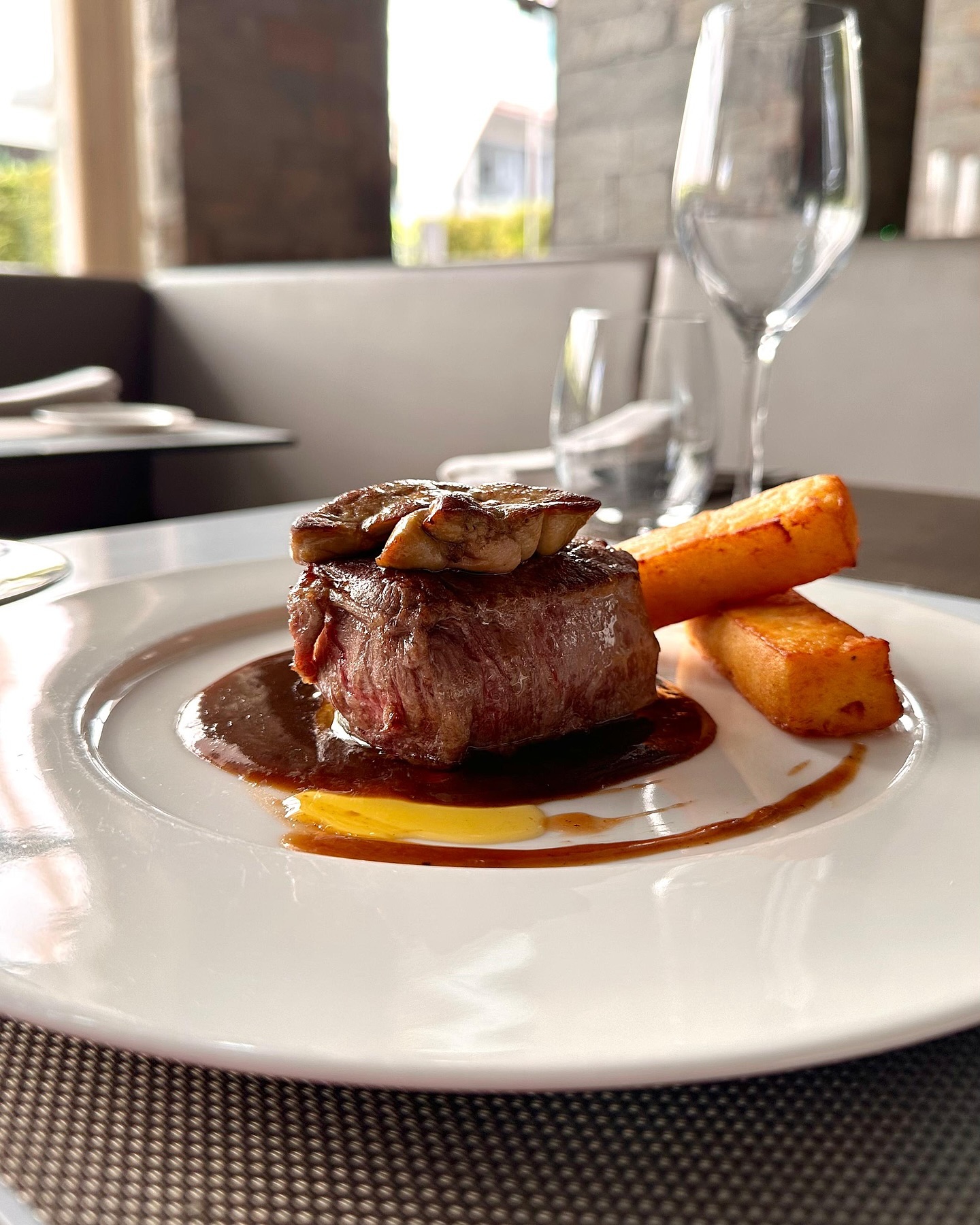MB Restaurant Lounge